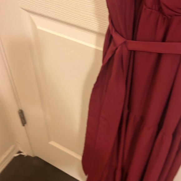 Medium double layered dress burgundy in color chiffon like material - Picture 5 of 6